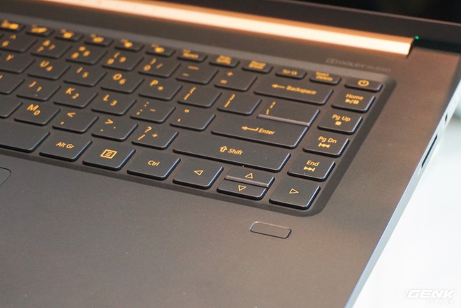 Ảnh thực tế Acer Swift 5 Air Edition: laptop 15 inch mỏng nhẹ nhất thế giới, cân nặng chưa đến 1 kg - Ảnh 6.