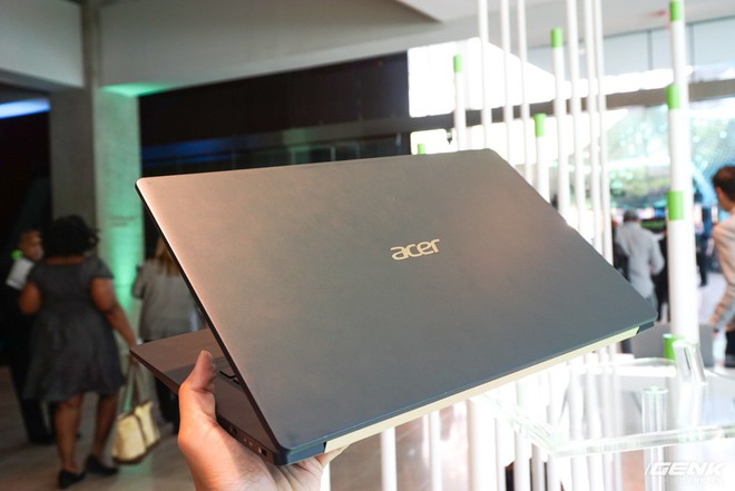 Ảnh thực tế Acer Swift 5 Air Edition: laptop 15 inch mỏng nhẹ nhất thế giới, cân nặng chưa đến 1 kg - Ảnh 3.