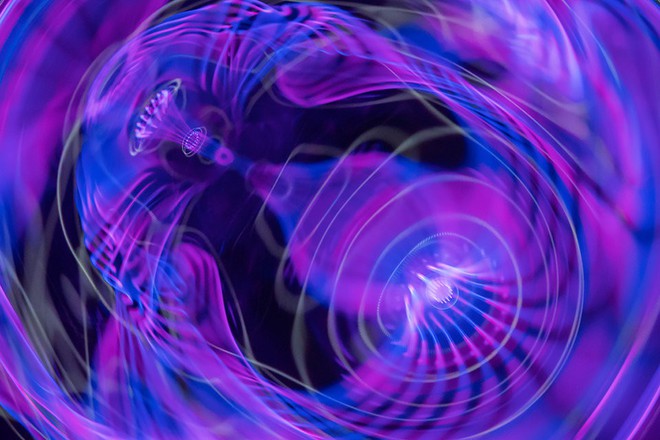 [Ảnh] Những hình ảnh ảo đến khó tin về chuyển động tuần hoàn của mặt nước dưới chế độ quay siêu chậm - Ảnh 9.