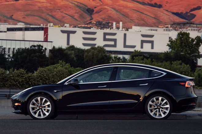 Elon Musk tiết lộ sớm về lịch trình ra mắt Model Y vào 15/3 năm sau bất chấp Tesla đang gặp khó khăn - Ảnh 1.