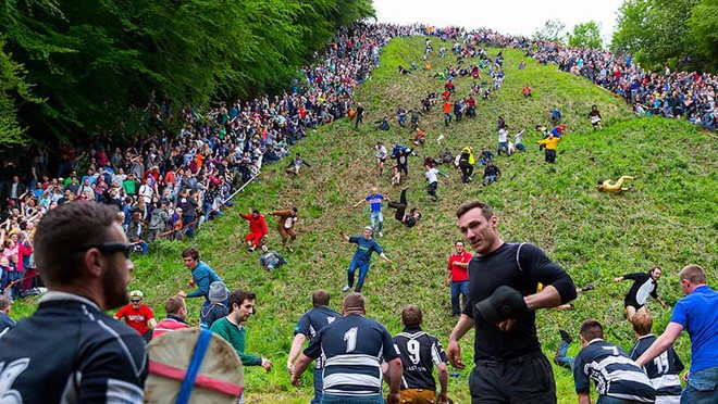Vồ phô mai ở đồi Cooper: Lễ hội điên khùng và nguy hiểm bậc nhất nước Anh - Ảnh 8.