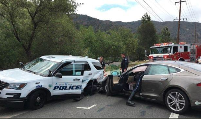 Chế độ tự lái của Tesla Model S lại gây tai nạn, lần này đâm thẳng vào... xe cảnh sát - Ảnh 3.