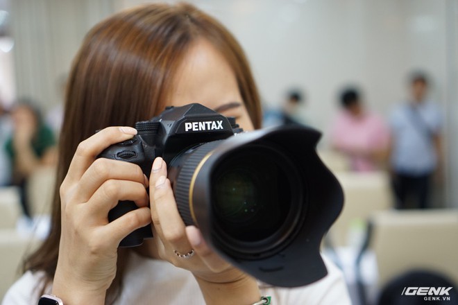 Ảnh thực tế máy ảnh Pentax K-1 II tại Việt Nam: ngoại hình không thay đổi, hiệu năng nâng cấp - Ảnh 6.