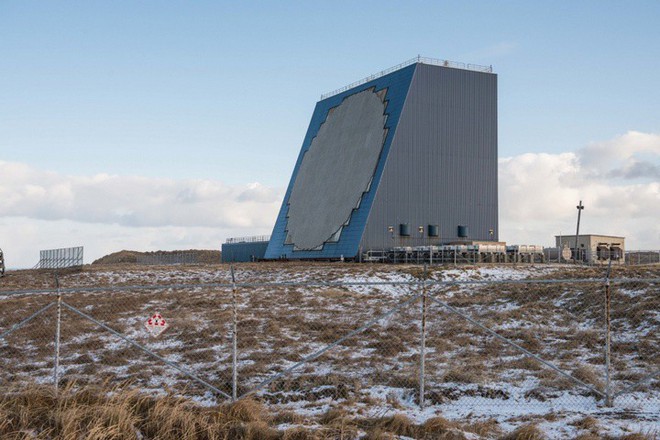 Chiếc radar đứng trơ trọi trên đảo này sẽ bảo vệ nước Mỹ khỏi các cuộc tấn công tên lửa bất ngờ - Ảnh 3.