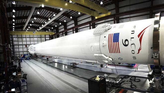 Hành trình kì diệu của Elon Musk: Từ một cậu bé chuyên bị bắt nạt cho đến Iron Man phiên bản đời thực - Ảnh 19. Hành trình kì diệu của Elon Musk: Từ một cậu bé chuyên bị bắt nạt cho đến Iron Man phiên bản đời thực - Ảnh 19.