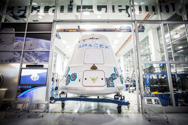 Hành trình kì diệu của Elon Musk: Từ một cậu bé chuyên bị bắt nạt cho đến Iron Man phiên bản đời thực - Ảnh 20. Hành trình kì diệu của Elon Musk: Từ một cậu bé chuyên bị bắt nạt cho đến Iron Man phiên bản đời thực - Ảnh 20.