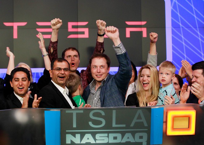 Hành trình kì diệu của Elon Musk: Từ một cậu bé chuyên bị bắt nạt cho đến Iron Man phiên bản đời thực - Ảnh 30. Hành trình kì diệu của Elon Musk: Từ một cậu bé chuyên bị bắt nạt cho đến Iron Man phiên bản đời thực - Ảnh 30.