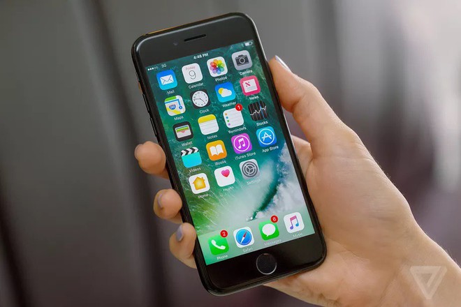 Apple thừa nhận một số iPhone 7, 7 Plus bị tắt micrô khi thực hiện cuộc gọi sau khi cập nhật iOS 11.3 - Ảnh 1. Apple thừa nhận một số iPhone 7, 7 Plus bị tắt micrô khi thực hiện cuộc gọi sau khi cập nhật iOS 11.3 - Ảnh 1.