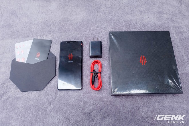Mở hộp smartphone gaming ZTE Nubia Red Magic vừa về VN: Thiết kế đẹp, cấu hình khủng, giá chỉ từ 11.5 triệu đồng - Ảnh 1.