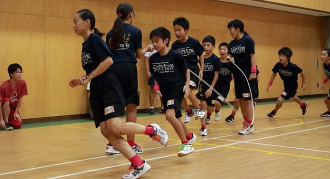 Nhóm học sinh Nhật Bản phá kỷ lục Guiness nhảy dây khiến Internet trầm trồ vì phối hợp quá ăn ý - Ảnh 3.