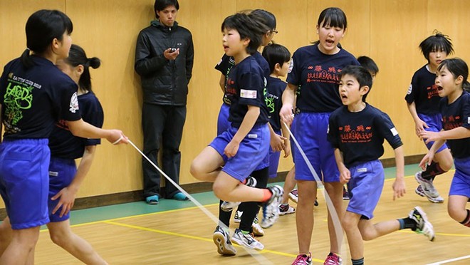 Nhóm học sinh Nhật Bản phá kỷ lục Guiness nhảy dây khiến Internet trầm trồ vì phối hợp quá ăn ý - Ảnh 4.