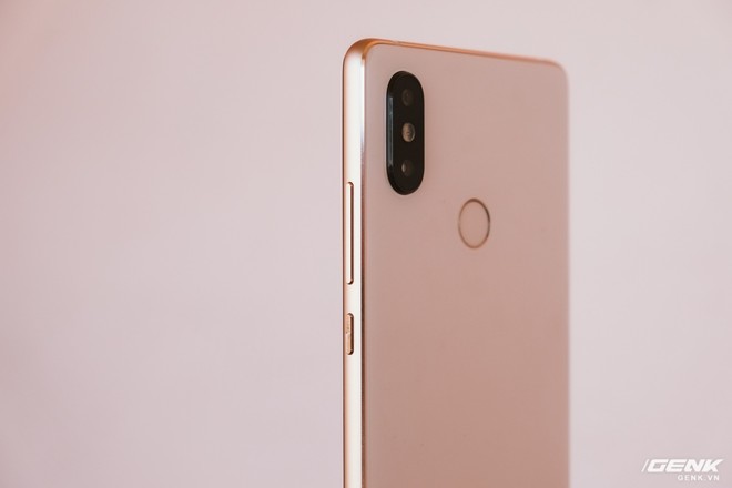 Xiaomi Mi 8 SE đã về VN: Snapdragon 710, màn hình tai thỏ, dáng vuông vức như Mi Mix, giá 7 triệu - Ảnh 14.