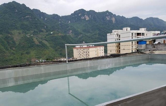 Trung Quốc: Xây hồ bơi trái phép trên nóc chung cư để tập luyện giữ dáng - Ảnh 2.