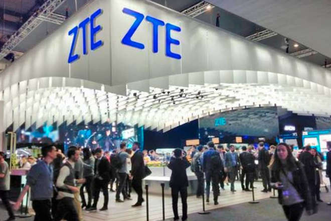 Quay lại sàn giao dịch sau khi bị Mỹ phạt 1,4 tỷ USD, ZTE bị mất đến 3 tỷ USD giá trị thị trường - Ảnh 2.