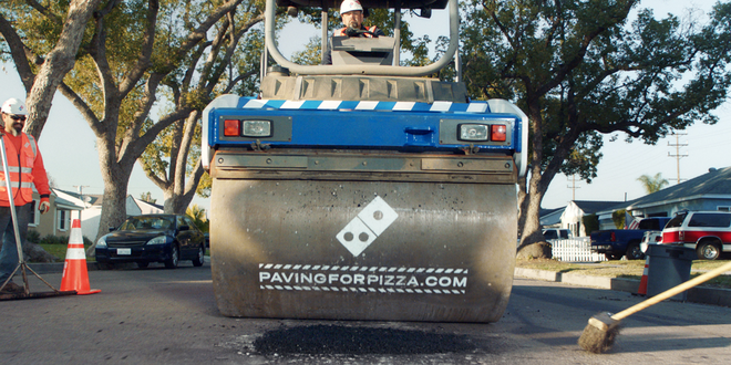 Quảng cáo thông minh: Dominos ngỏ ý lấp ổ gà quanh nhà thực khách để đảm bảo an toàn cho pizza khi vận chuyển - Ảnh 2.