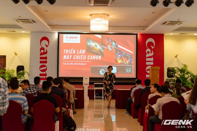 Canon chính thức phân phối máy chiếu tại Việt Nam: có thể thay đổi ống kính, phù hợp cho cả gia đình và doanh nghiệp - Ảnh 1.