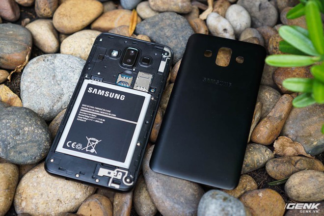 Ảnh thực tế Galaxy J7 Duo: camera kép, màn SuperAMOLED, nút Home kiểu cũ, giá 5,49 triệu đồng - Ảnh 5.
