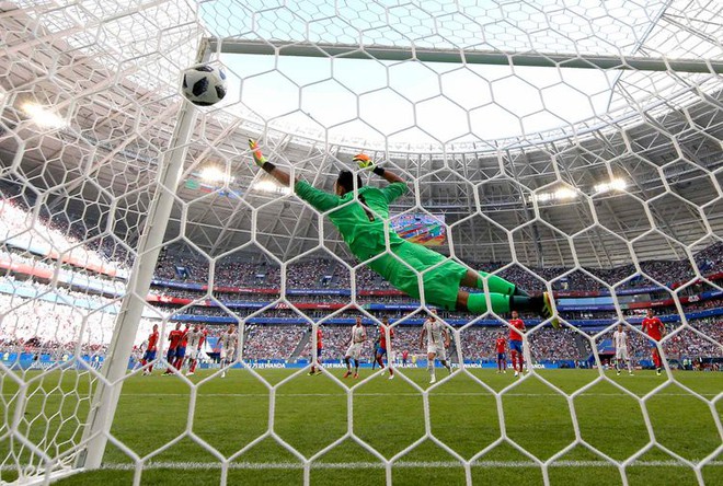 Những khoảnh khắc ấn tượng, đầy cảm xúc sau lượt trận đầu tiên tại World Cup 2018 - Ảnh 27.