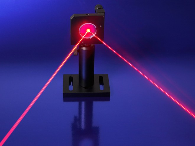 Dùng tia laser tạo ra được dòng điện siêu nhanh, các nhà khoa học cho thấy có thể dùng ánh sáng để điều chỉnh vật chất - Ảnh 2.