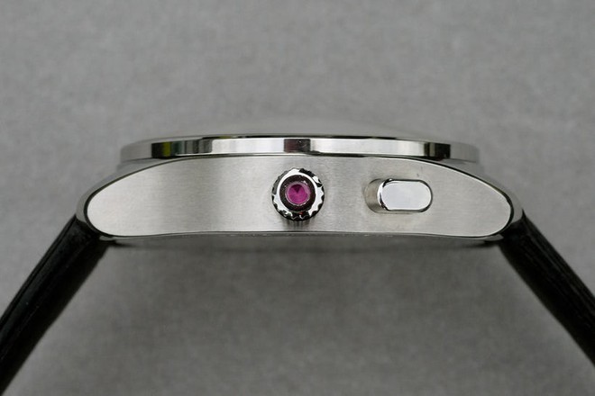 Hãng camera hạng sang Leica ra mắt mẫu đồng hồ đeo tay đầu tiên, thiết kế tối giản, giá 264 triệu - Ảnh 3.