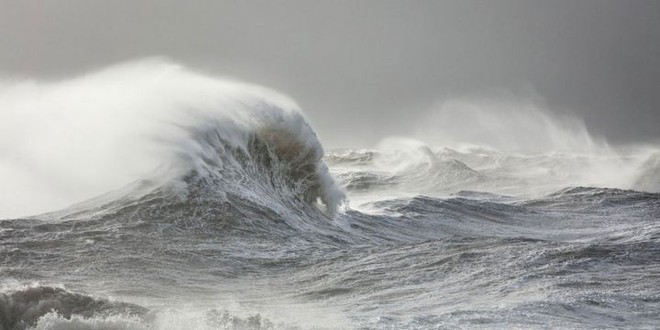 Xem cách nhiếp ảnh gia này sáng tạo ra những bức ảnh trừu tượng đầy sống động từ sóng biển - Ảnh 9.