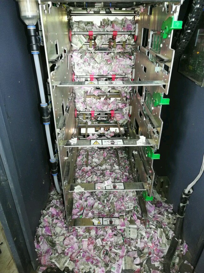 Ấn Độ: Chuột lọt vào máy ATM cắn nát số tiền 19.000 USD sau đó... tử nạn - Ảnh 1.