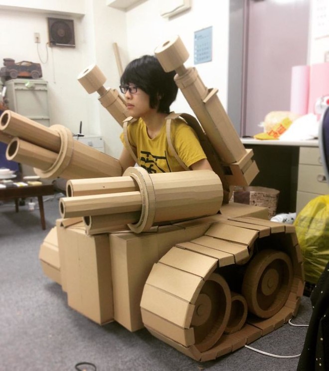 Cô gái Nhật Bản nổi tiếng vì biệt tài biến thùng các-tông thành xe tăng, thức ăn và nhiều thứ khác nữa - Ảnh 6.