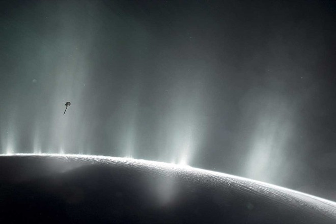 NASA: Tìm ra phân tử hữu cơ phức tạp trên mặt trăng Enceladus của Sao Thổ, thêm bằng chứng cho thấy có sự sống ngoài Trái Đất tồn tại nơi đây - Ảnh 1.