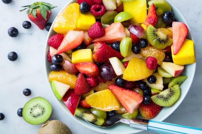 Hoàn toàn có thể ăn hoa quả khi bụng đang rỗng, thậm chí nó còn có những lợi ích này cho sức khỏe nữa! - Ảnh 1.