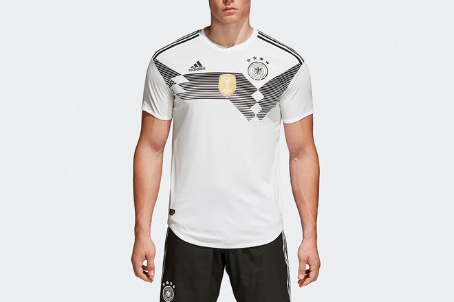 Sau khi bị Hàn Quốc đánh bại, adidas sale 30% áo đấu của đội tuyển Đức - Ảnh 1.
