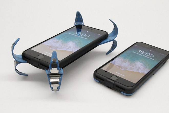 Sinh viên người Đức vừa tạo ra chiếc ốp lưng biết xòe chân, bảo vệ smartphone khi gặp tai nạn - Ảnh 1.