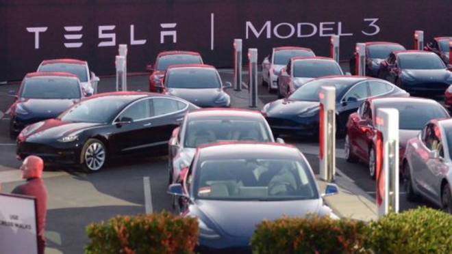 Tesla giờ còn yêu cầu khách đặt trước xe cọc thêm 2500 USD nữa để lấy hàng, tuy nhiên vẫn chưa có ngày nhận xe cụ thể - Ảnh 2.