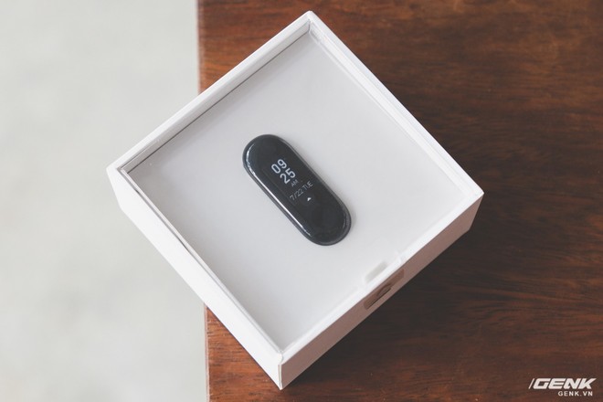 Trải nghiệm Xiaomi Mi Band 3 mới về VN: Đã có màn hình cảm ứng, tuy nhiên không hỗ trợ tiếng Việt và giá độn cao là rào cản lớn - Ảnh 1.