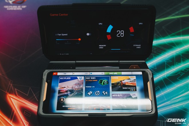 Trên tay Asus ROG Phone: Smartphone gaming thứ thiệt với cấu hình khủng, thiết kế hầm hố và loạt phụ kiện hỗ trợ cho game - Ảnh 17.