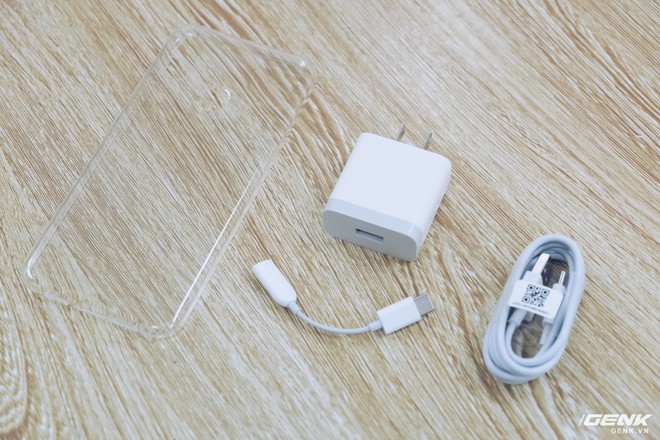 Tr&ecirc;n tay Xiaomi Mi 8 mới về VN: Tai thỏ giống iPhone X, nhận dạng khu&ocirc;n mặt rất nhanh, tuy nhi&ecirc;n chất lượng ảnh chưa ấn tượng - Ảnh 3.