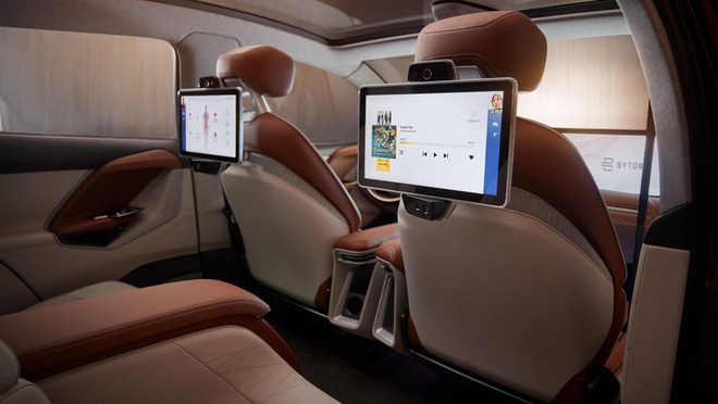  Byton sẽ tích hợp những công nghệ hiện đại như 5G hay trợ lý ảo Alexa cho mẫu xe của mình. 