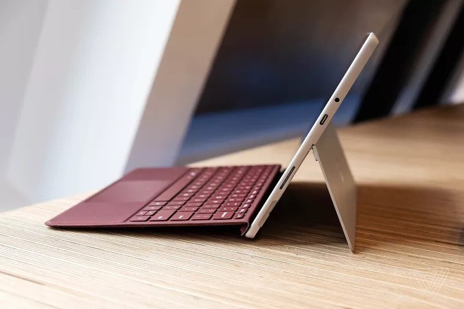 Microsoft bất ngờ ra mắt tablet giá rẻ Surface Go: thiết kế không đổi, màn hình chỉ 10 inch, giá 399 USD - Ảnh 4.