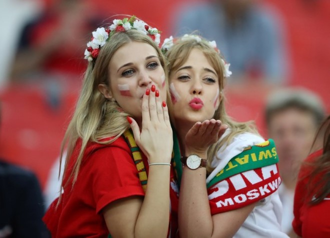 FIFA yêu cầu các nhà đài bớt tập trung vào các cô gái đẹp trên khán đài World Cup 2018 - Ảnh 1.