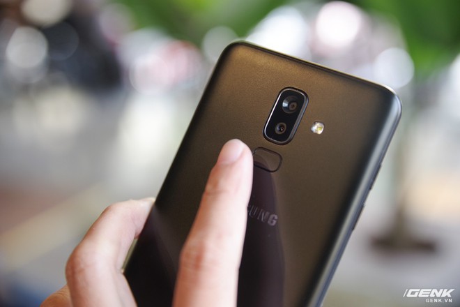 Trên tay nhanh Samsung Galaxy J8: màn hình tràn viền, camera chuyên trị chụp tối, giá 7,29 triệu đồng - Ảnh 4.