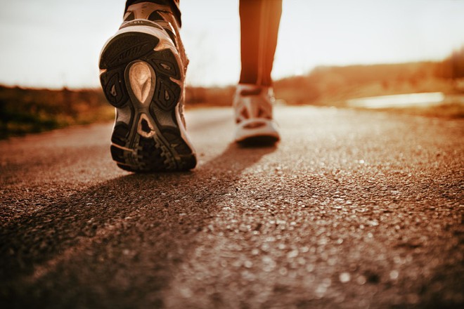 Nếu bạn muốn đi bộ để khỏe mạnh, hãy bước ít nhất 100 bước mỗi phút - Ảnh 1.