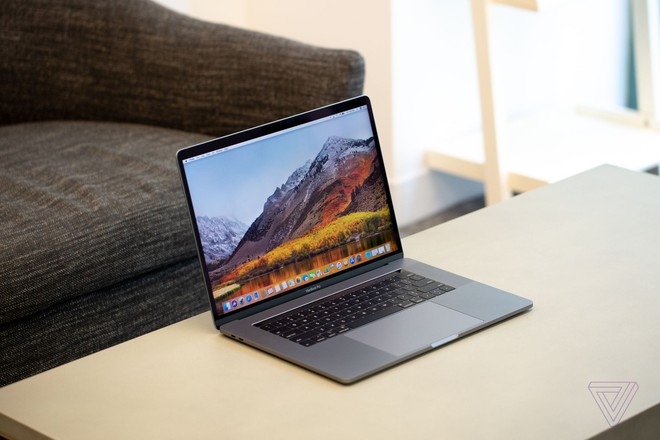 Thiết kế mỏng nhẹ nhưng trang bị chip Core i9 quá mạnh, MacBook Pro 2018 liên tiếp gặp vấn đề về nhiệt và tự động giảm hiệu năng - Ảnh 1.