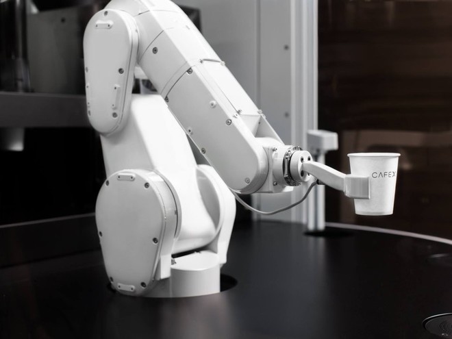 Con robot trị giá 25.000 USD làm được 120 cốc cafe trong một giờ, là ví dụ trực quan cho thấy tự động hóa đe dọa việc làm như thế nào - Ảnh 2.