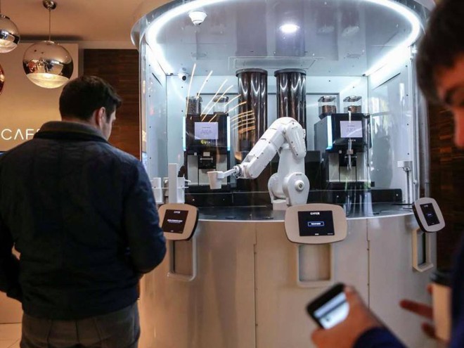 Con robot trị giá 25.000 USD làm được 120 cốc cafe trong một giờ, là ví dụ trực quan cho thấy tự động hóa đe dọa việc làm như thế nào - Ảnh 4.