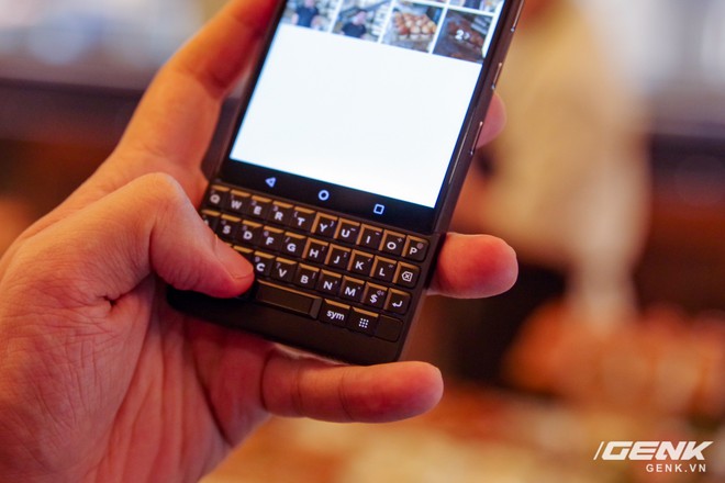 Blackberry Key2 chính thức ra mắt tại Việt Nam: vẫn thiết kế không lẫn đi đâu được, với nhiều cải tiến đáng kể, giá 17 triệu đồng - Ảnh 5.