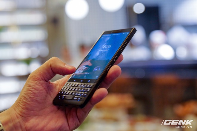 Blackberry Key2 chính thức ra mắt tại Việt Nam: vẫn thiết kế không lẫn đi đâu được, với nhiều cải tiến đáng kể, giá 17 triệu đồng - Ảnh 7.