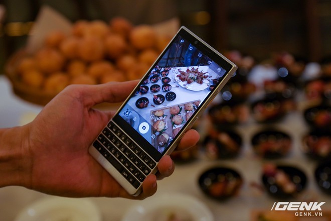 Blackberry Key2 chính thức ra mắt tại Việt Nam: vẫn thiết kế không lẫn đi đâu được, với nhiều cải tiến đáng kể, giá 17 triệu đồng - Ảnh 11.