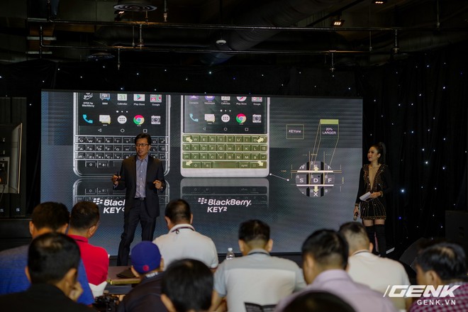 Blackberry Key2 chính thức ra mắt tại Việt Nam: vẫn thiết kế không lẫn đi đâu được, với nhiều cải tiến đáng kể, giá 17 triệu đồng - Ảnh 4.