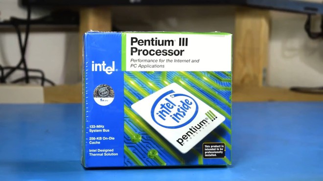  Trái tim của toàn hệ thống là CPU Intel Tualatin Pentium III 1GHz được ra mắt vào khoảng từ năm 2000 tới năm 2001 