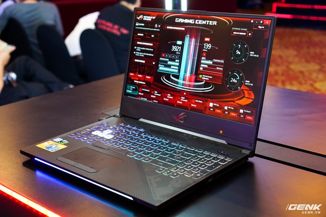 Ảnh thực tế bộ đôi laptop chiến game ASUS ROG mới nhất: viền màn hình mỏng, thiết kế gọn gàng hơn, trang bị GTX 1060/1070, giá khởi điểm gần 45 triệu đồng - Ảnh 1.