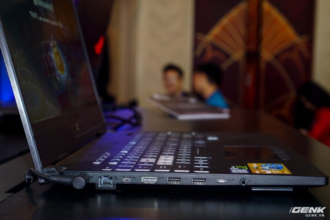 Ảnh thực tế bộ đôi laptop chiến game ASUS ROG mới nhất: viền màn hình mỏng, thiết kế gọn gàng hơn, trang bị GTX 1060/1070, giá khởi điểm gần 45 triệu đồng - Ảnh 13.